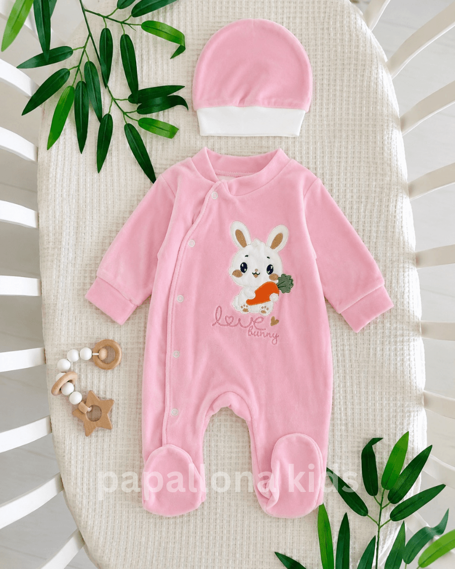 Combinaison velours rose bébé fille avec bonnet