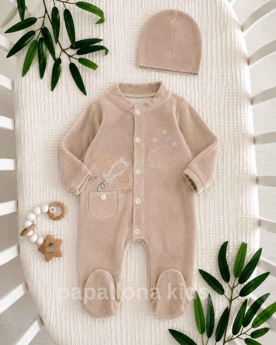 Combinaison bébé en velours avec bonnet avion