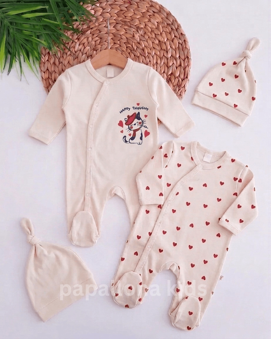 Lot naissance 4 pièces avec salopette et bonnets cœurs