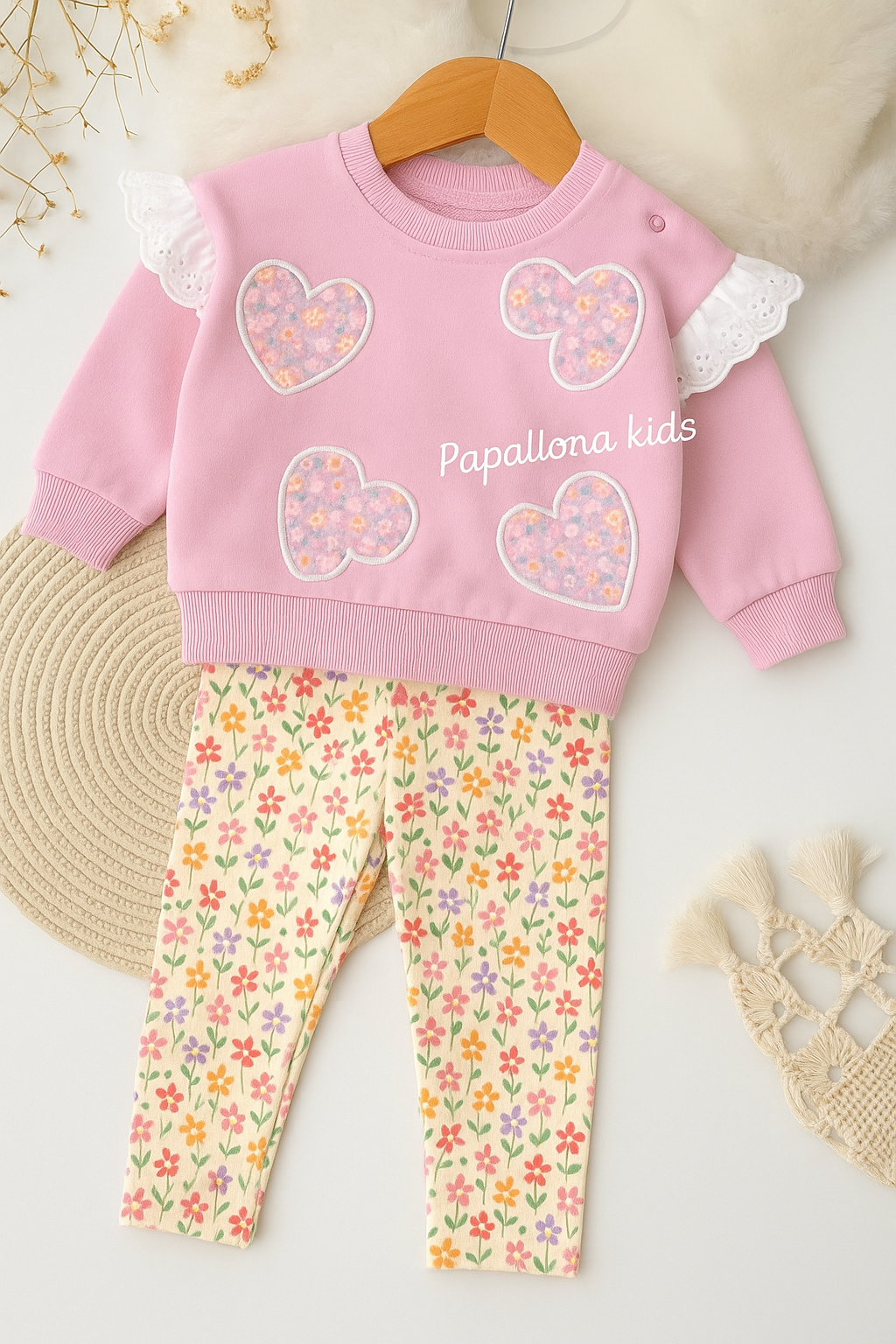 طقم بناتي ناعم بقلوب وزهور 🌷