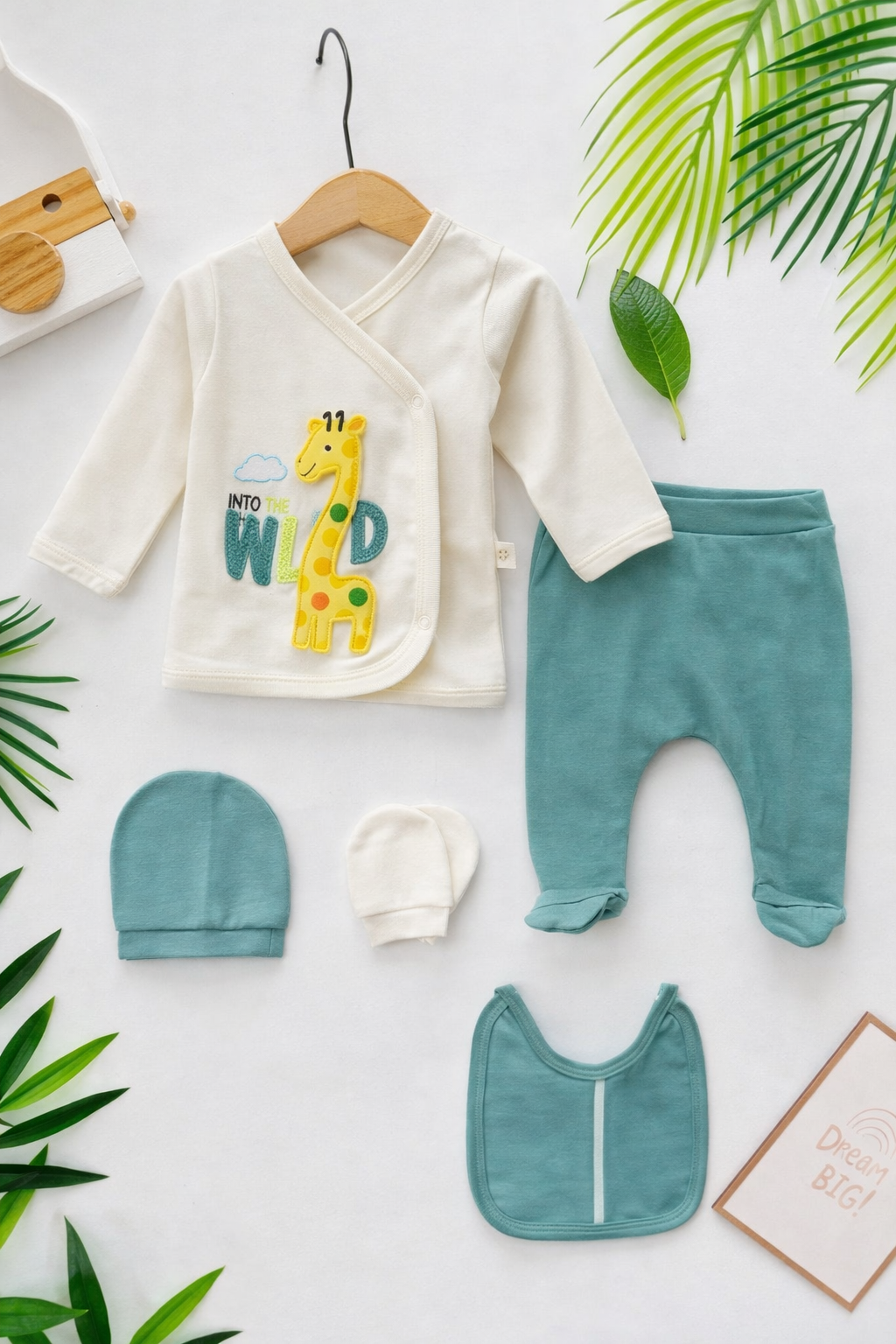 طقم مواليد أنيق ومتكامل 5 قطع بتصميم الزرافة اللطيف