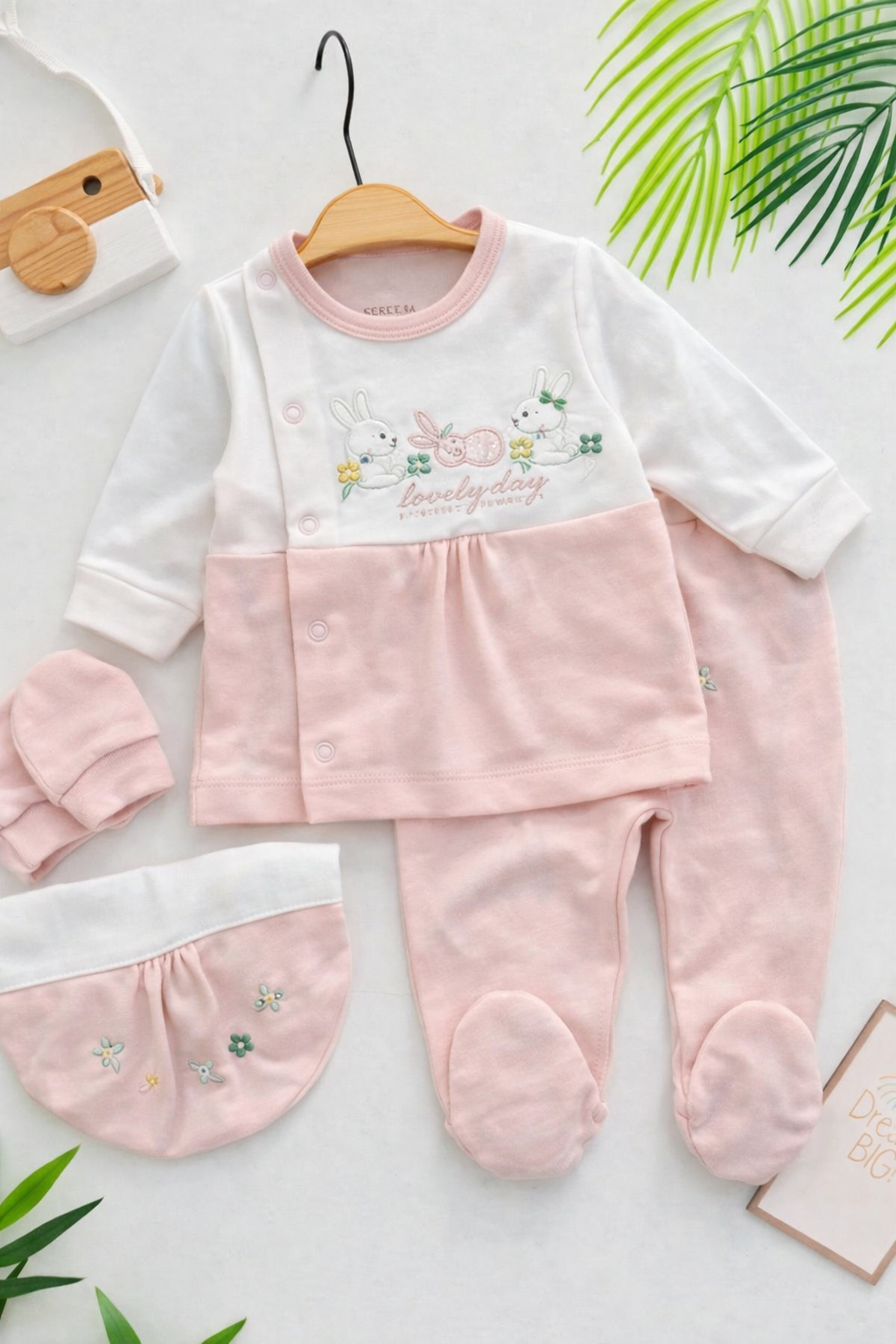 طقم ولادة للبنات – خامة قطنية وتصميم أنثوي رقيق