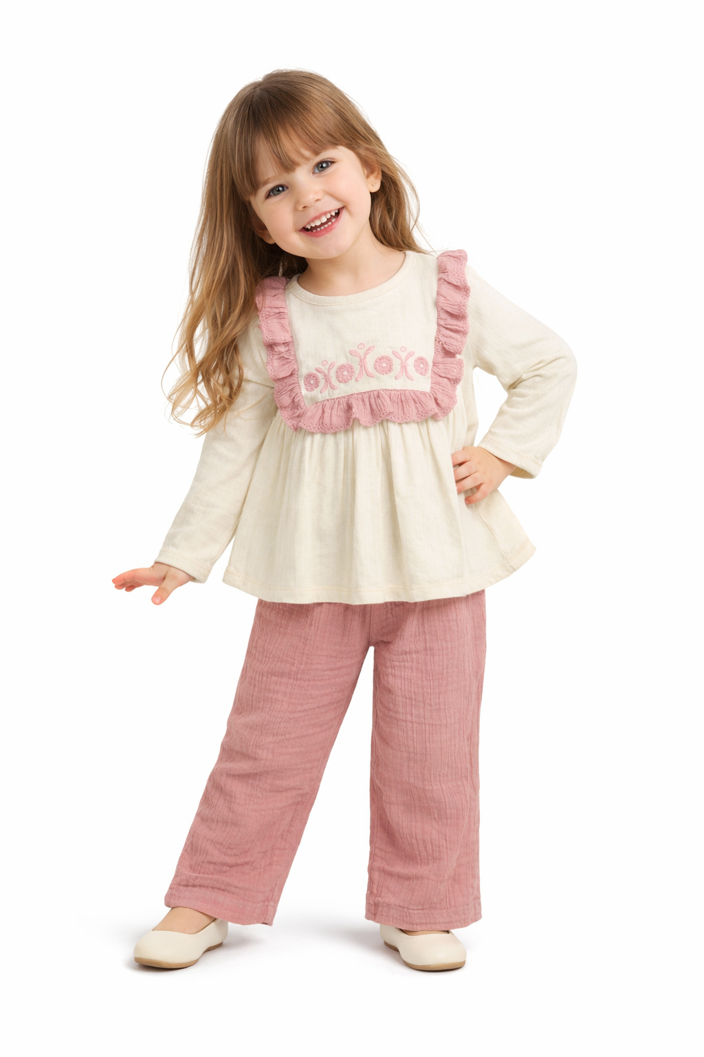 طقم طفلة أنيق بتفاصيل وردية ناعمة