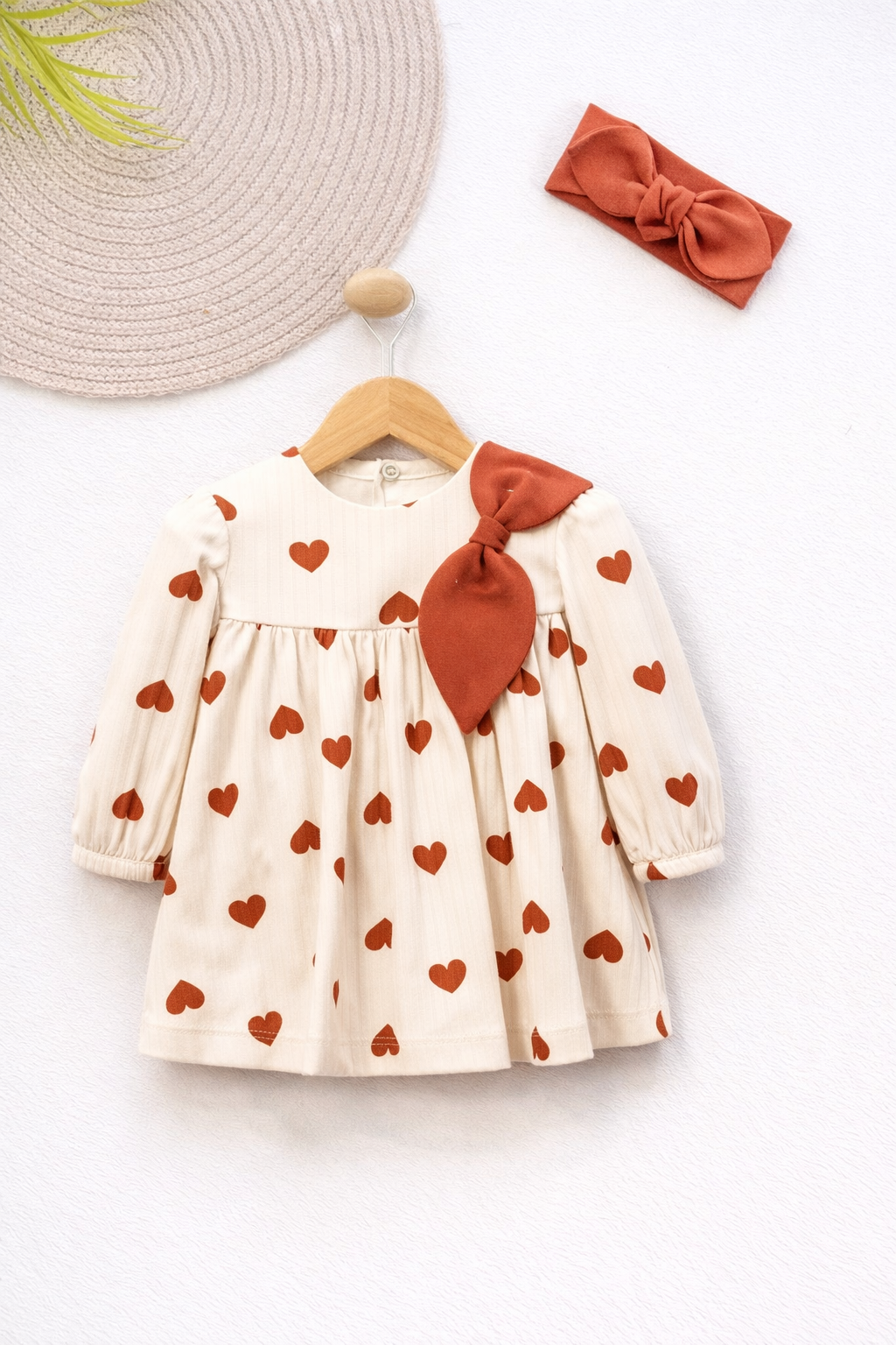 فستان بناتي كيوت بنقشة القلوب + ربطة رأس – طقم 2 قطع