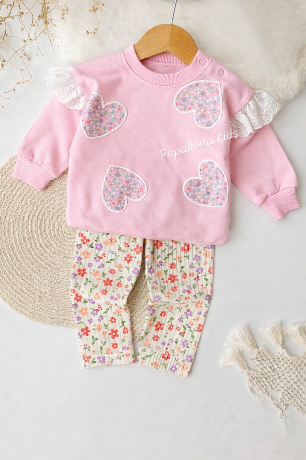 طقم بناتي ناعم بقلوب وزهور 🌷