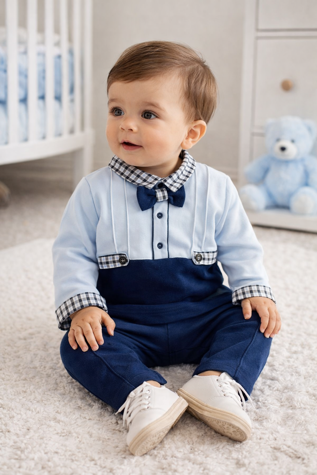 طقم أولاد فاخر بربطة عنق صغيرة ولمسة عصرية