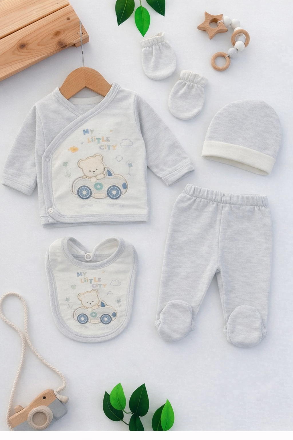 Ensemble bébé cinq pièces pour un look confortable et chaud