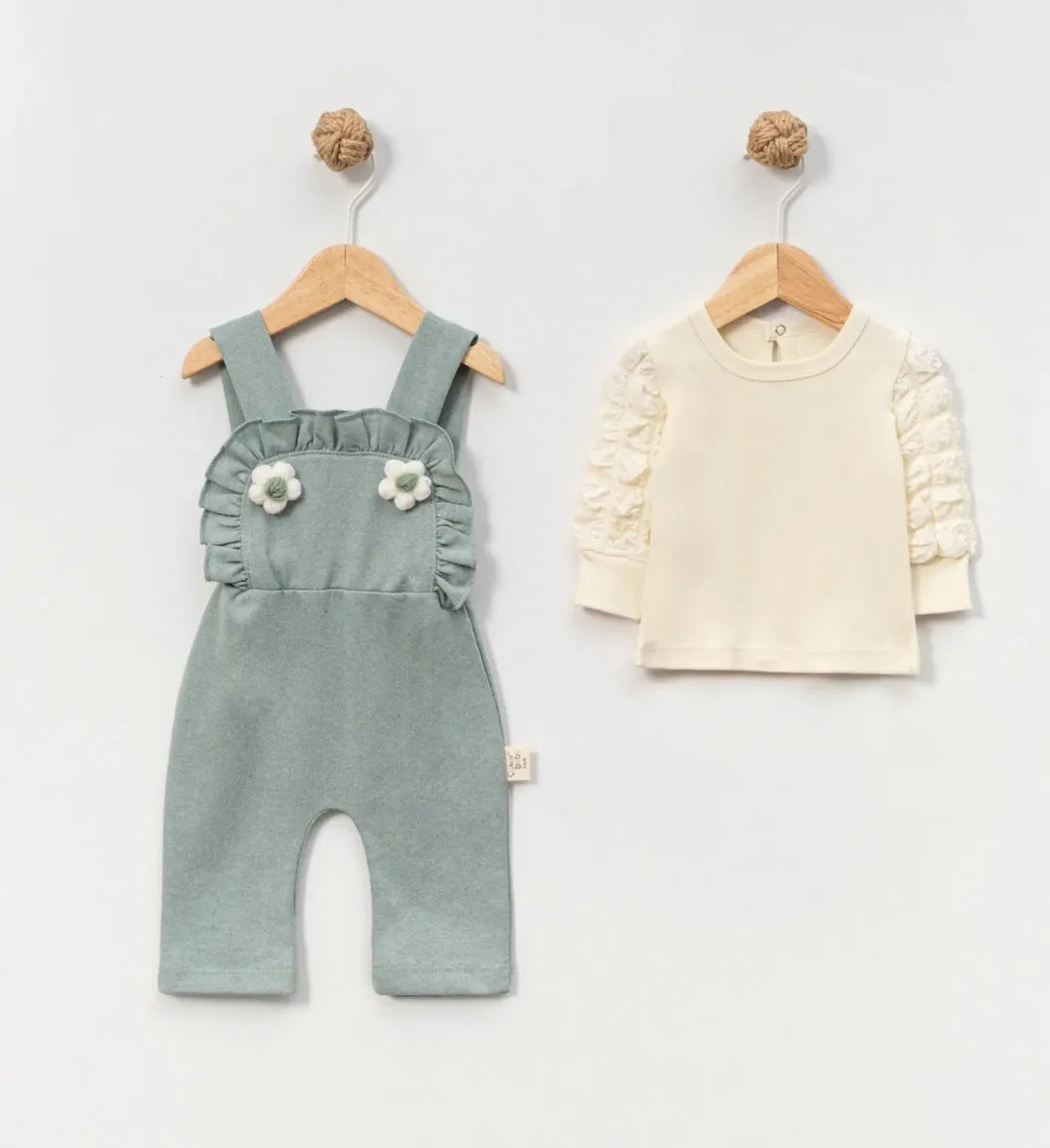 طقم شتوي أنيق  يجمع بين الأناقة والراحة