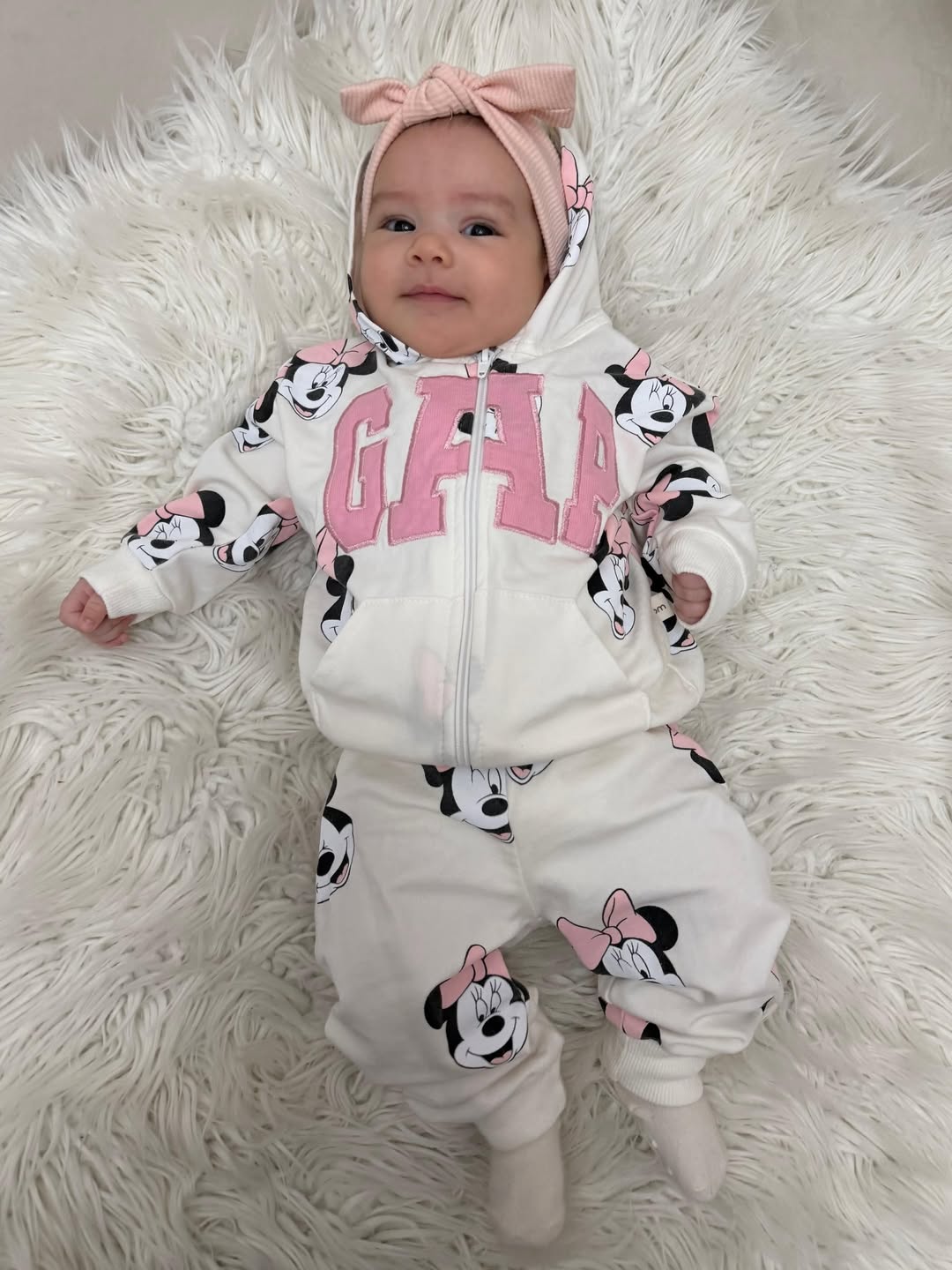 طقم  بناتي GAP بتصميم ميني ماوس