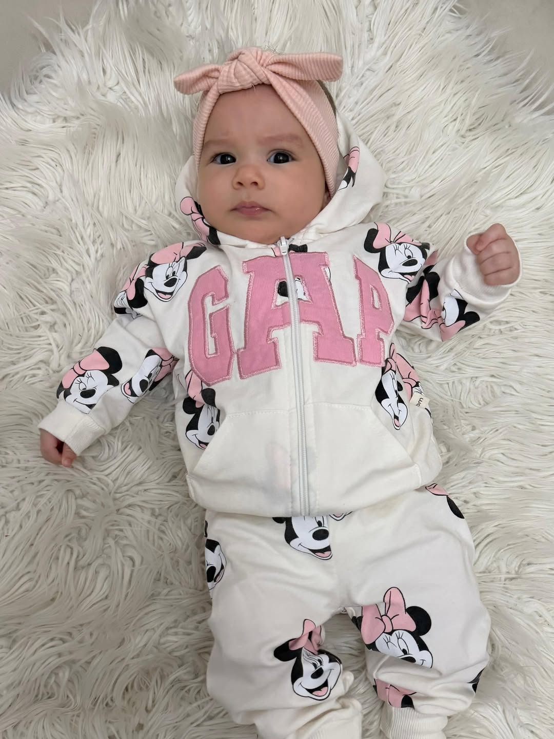 طقم  بناتي GAP بتصميم ميني ماوس