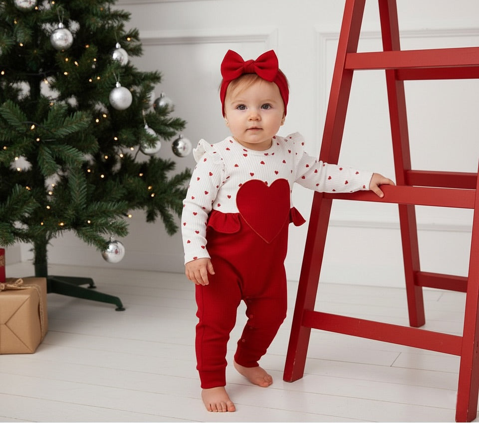 طقم بناتي بتصميم قلوب وفيونكات أنيقة