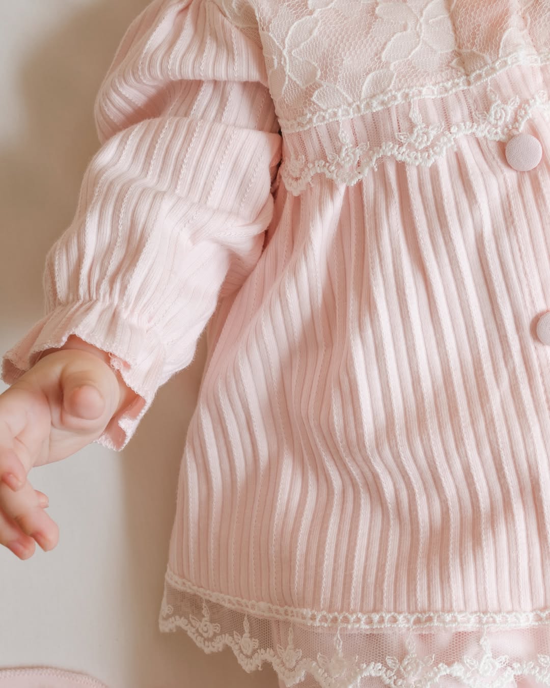 طقم بيبي بناتي 5 قطع جودة عالية – أنيق ومريح