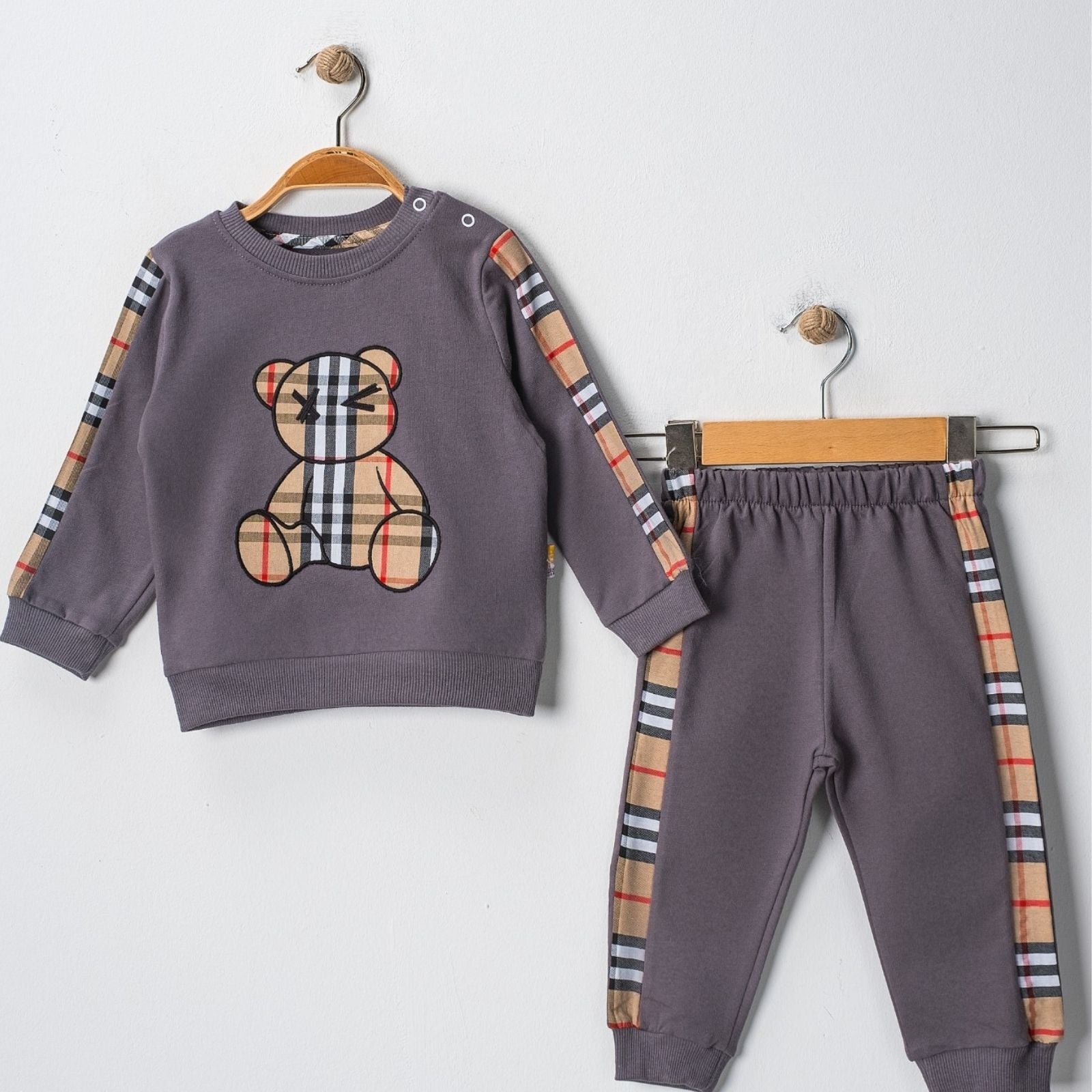 طقم  أنيق – نقشة مربعات مع تصميم عصري