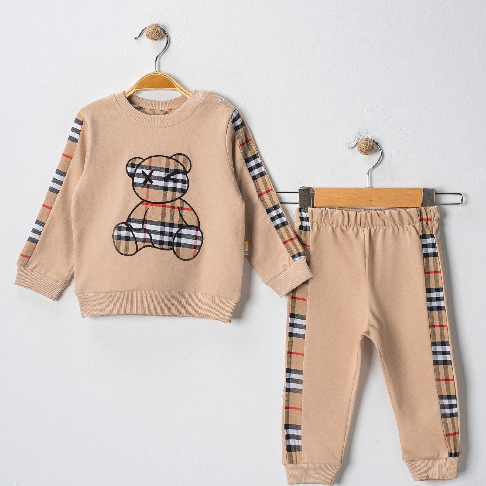 طقم  أنيق – نقشة مربعات مع تصميم عصري