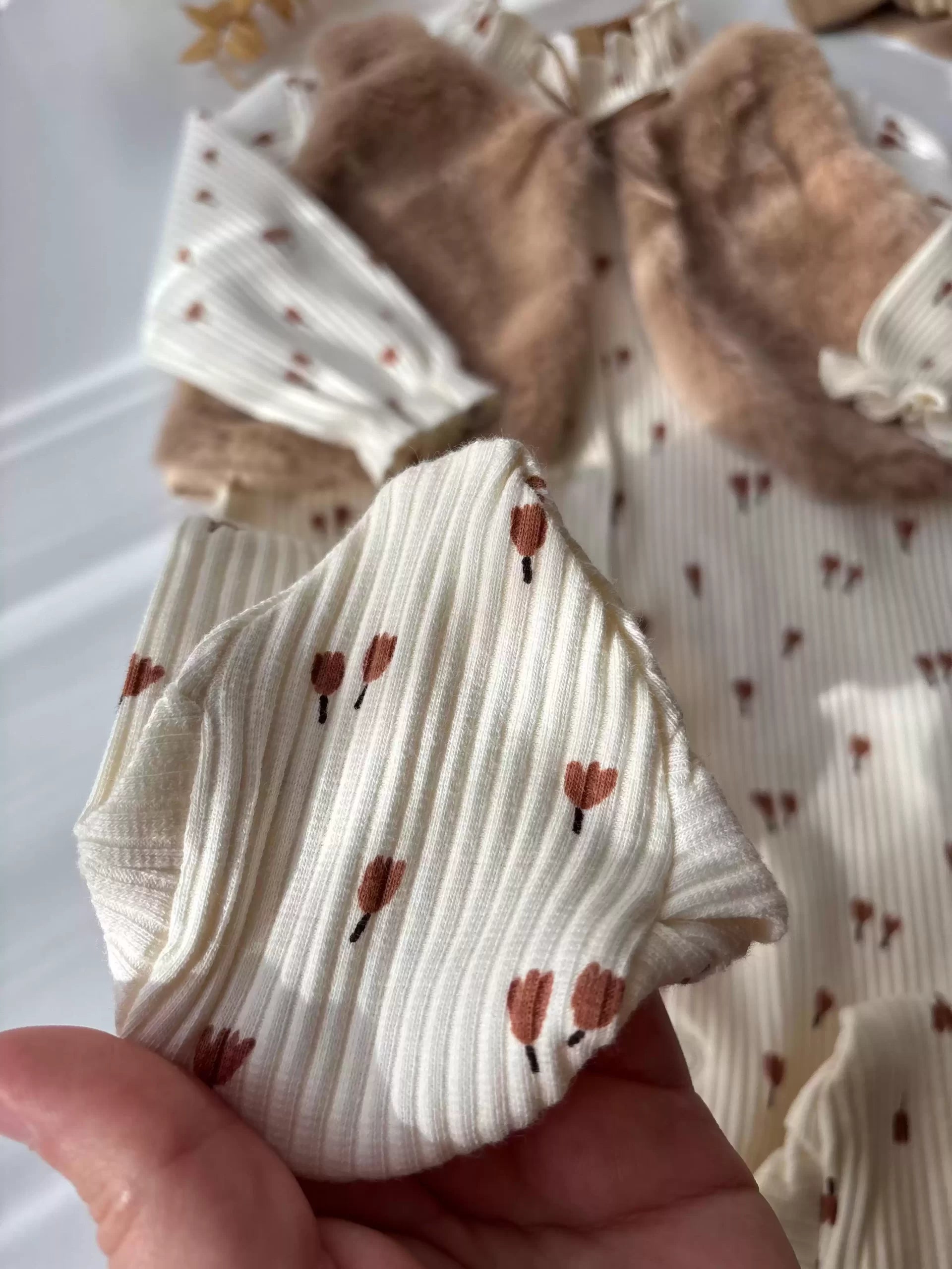 طقم أطفال شتوي أنيق بتفاصيل فاخرة