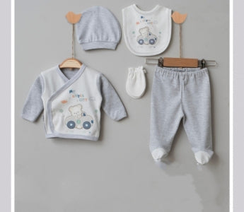 طقم مواليد بخمس قطع لإطلالة مريحة ودافئة