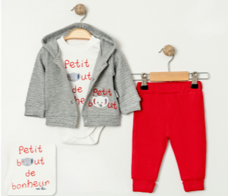 طقم من ثلاث قطع بلون رمادي وأحمر أنيق