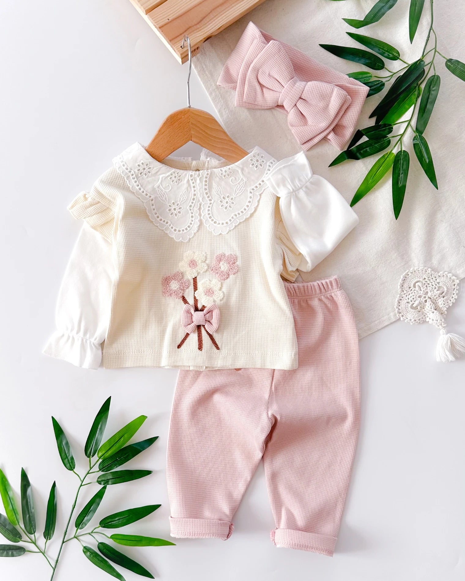 طقم بناتي فاخر – راحة وأناقة لطفلتك