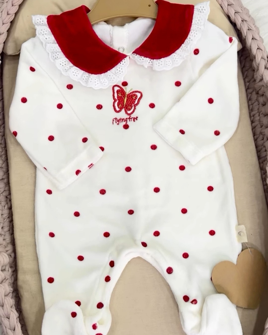 👶 طقم بناتي شتوي أنيق ومريح من القطيفة الفاخرة