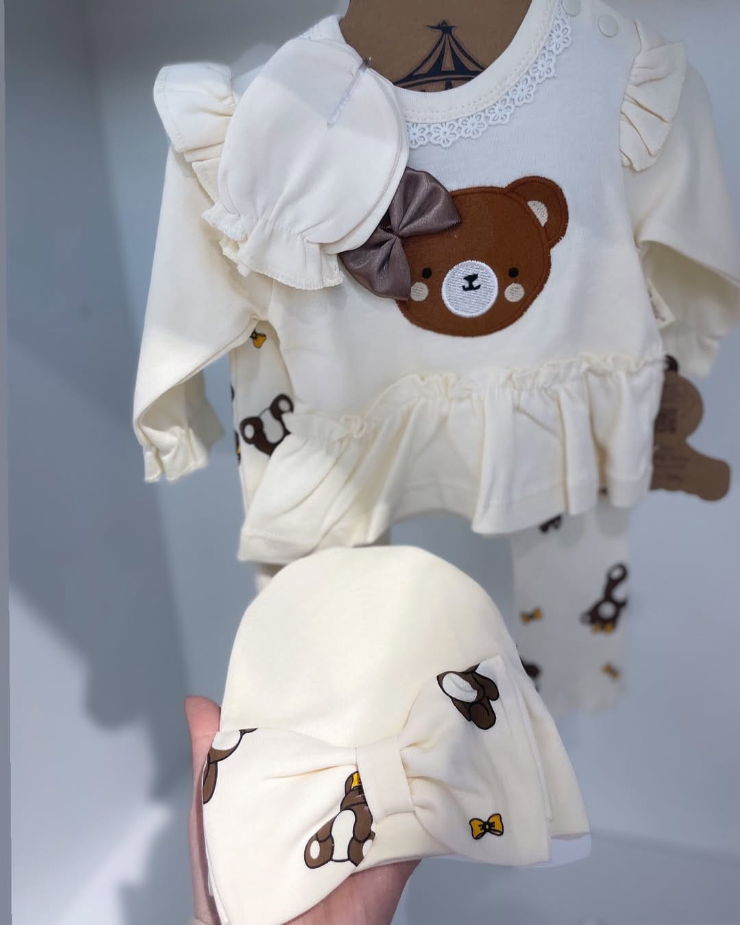 طقم بيبي كيوت بطبعة دبدوب – 5 قطع قطنية ناعمة 🧸✨