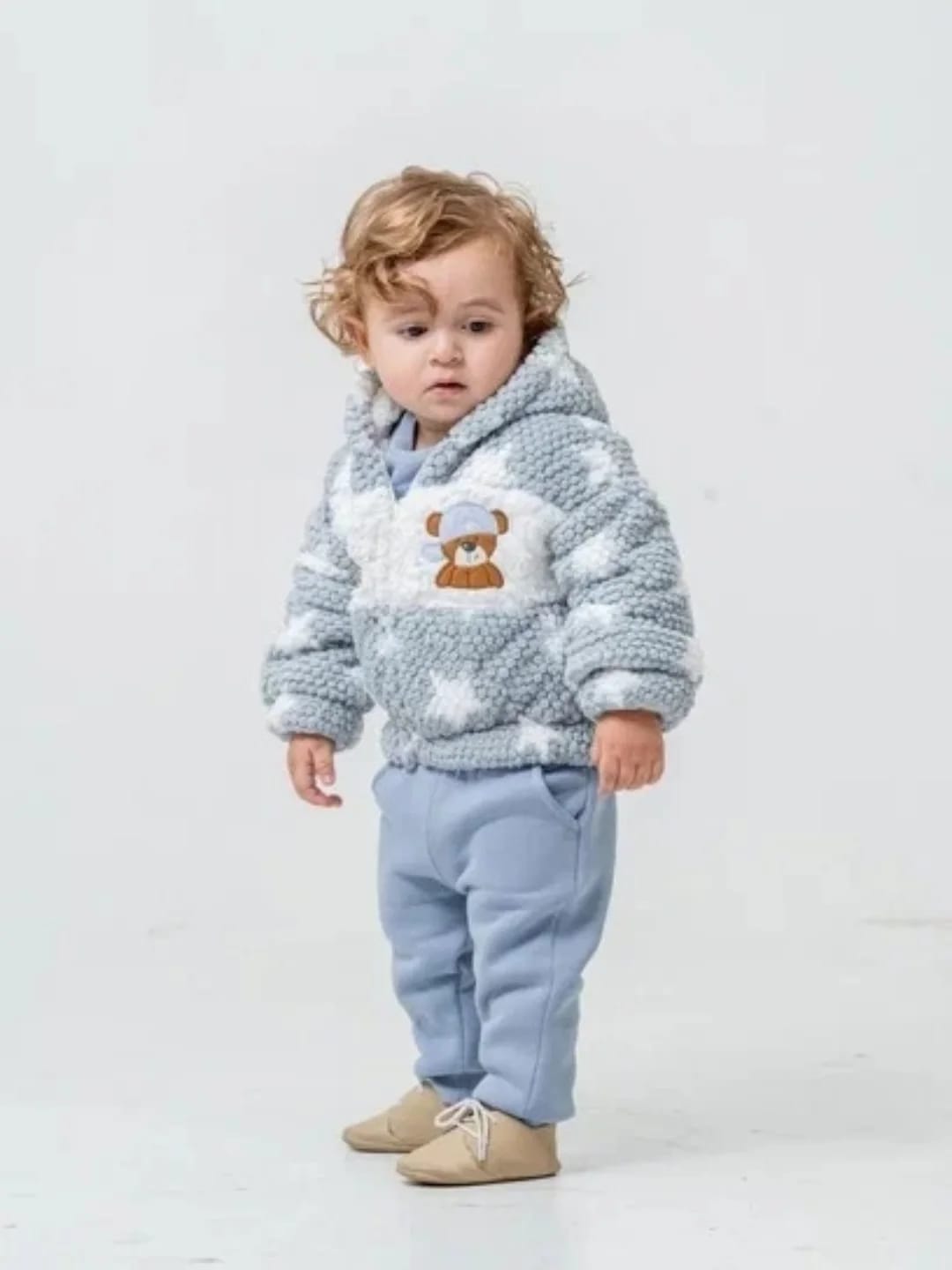 طقم مواليد شتوي دافئ بتصميم دب لطيف وألوان راقية
