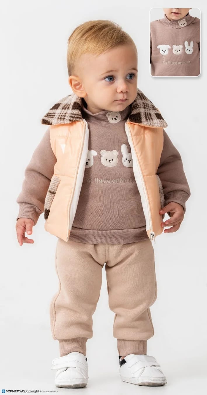 طقم مواليد شتوي من ثلاث قطع بصديري كاروهات ودب لطيف