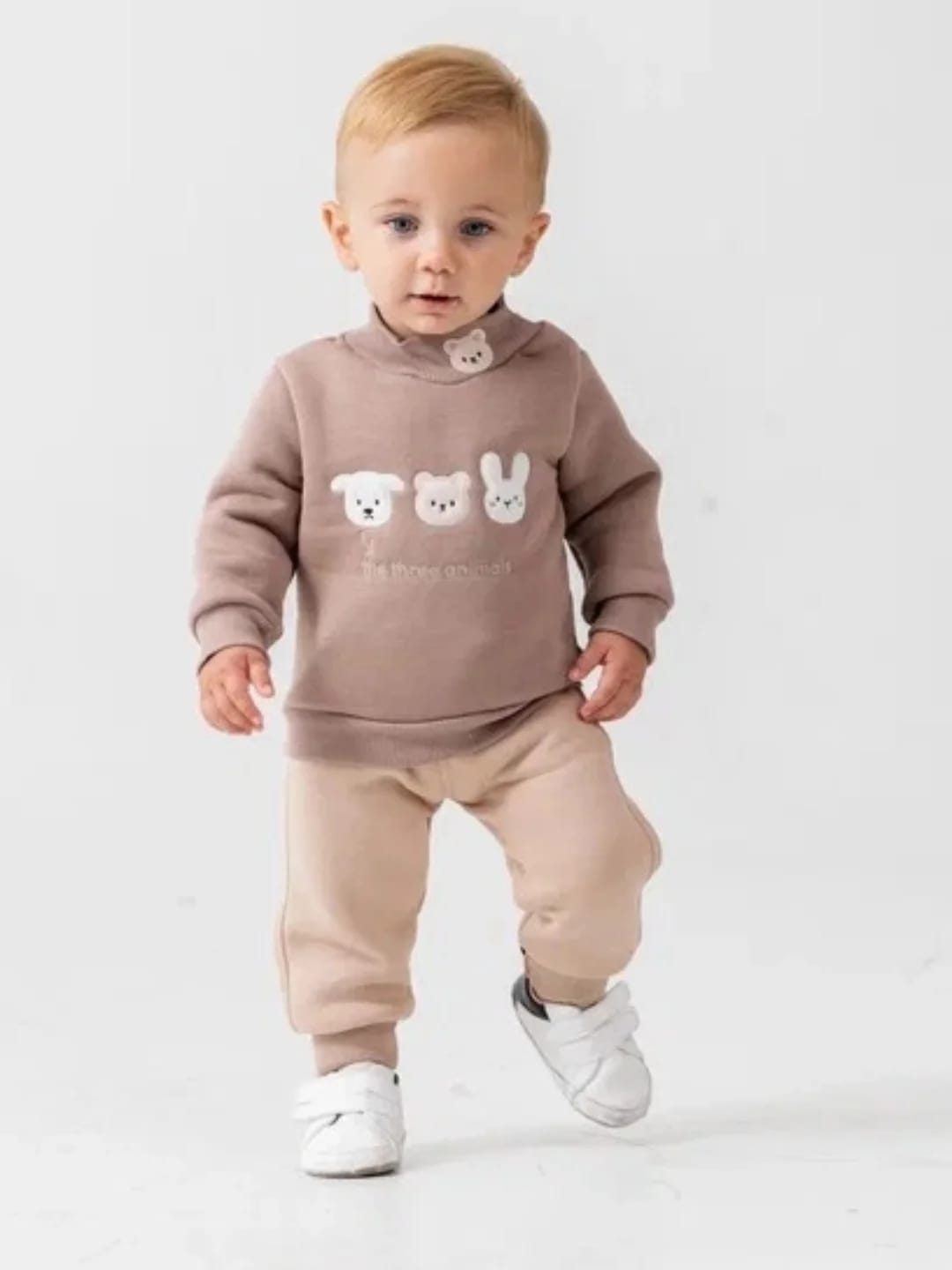 طقم مواليد شتوي من ثلاث قطع بصديري كاروهات ودب لطيف