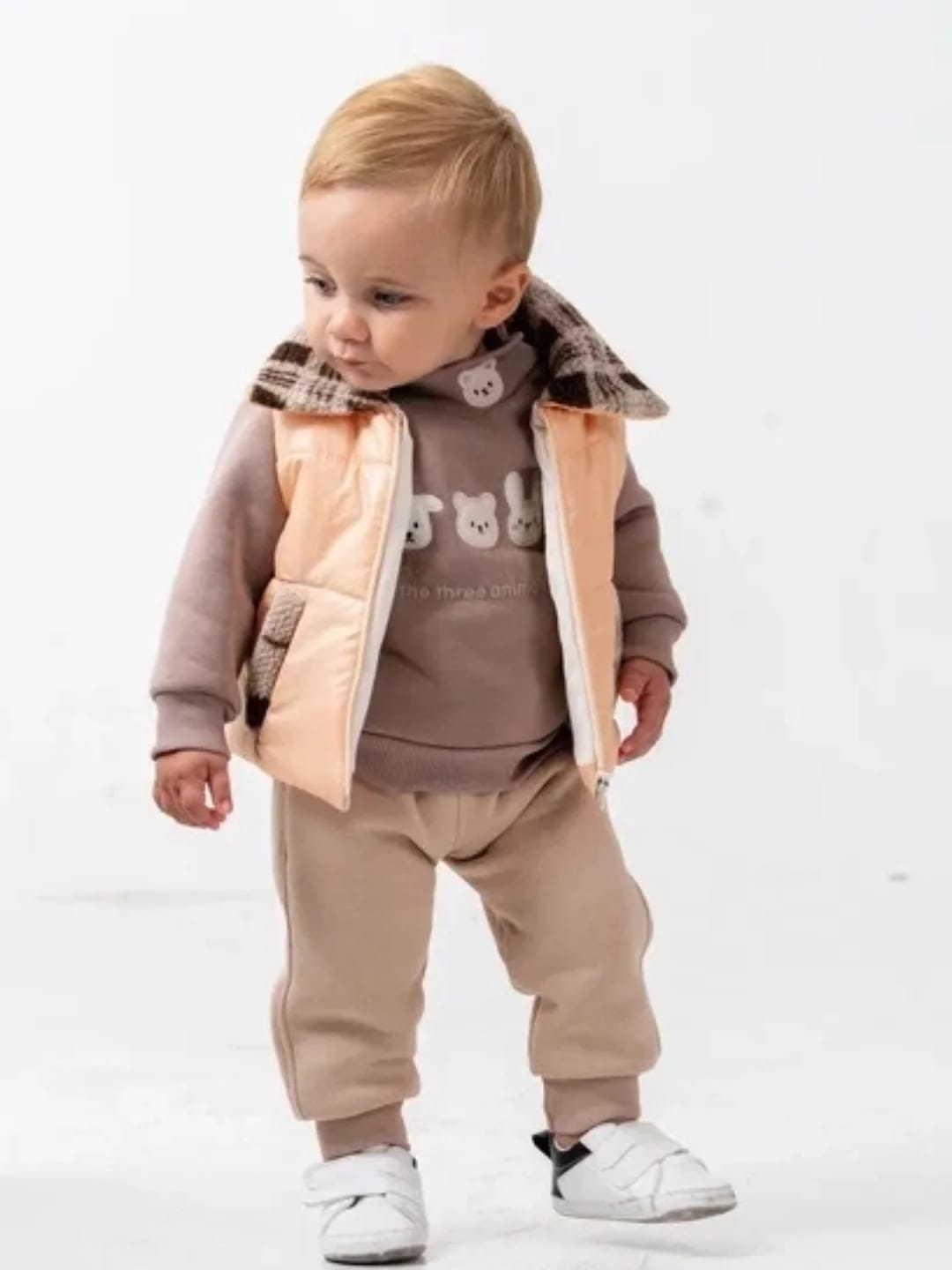 طقم مواليد شتوي من ثلاث قطع بصديري كاروهات ودب لطيف