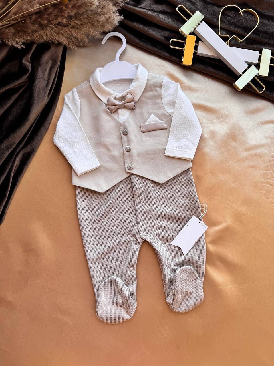 طقم بيبي من قطعة واحدة بتصميم بدلة أنيقة