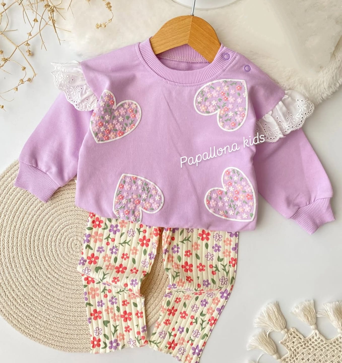 طقم بناتي ناعم بقلوب وزهور 🌷
