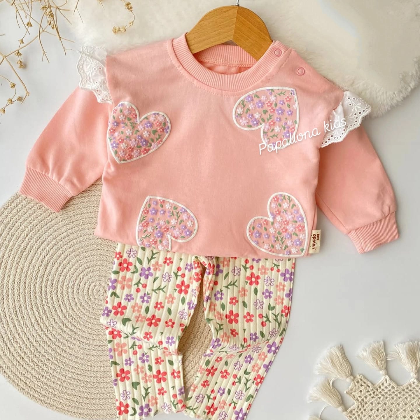 طقم بناتي ناعم بقلوب وزهور 🌷