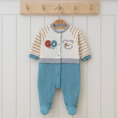 Ensemble bébé à rayures et couleurs amusantes, orné d'un adorable motif d'ourson.