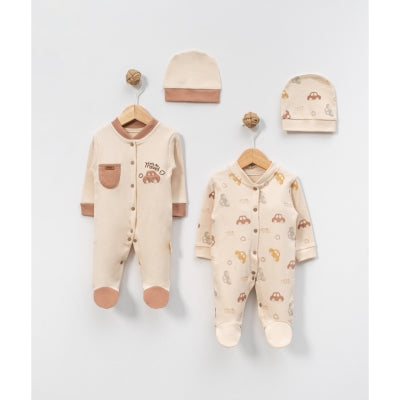 طقم بيبي من 4 قطع  بدلتان وقبعتان بنقشة سيارات