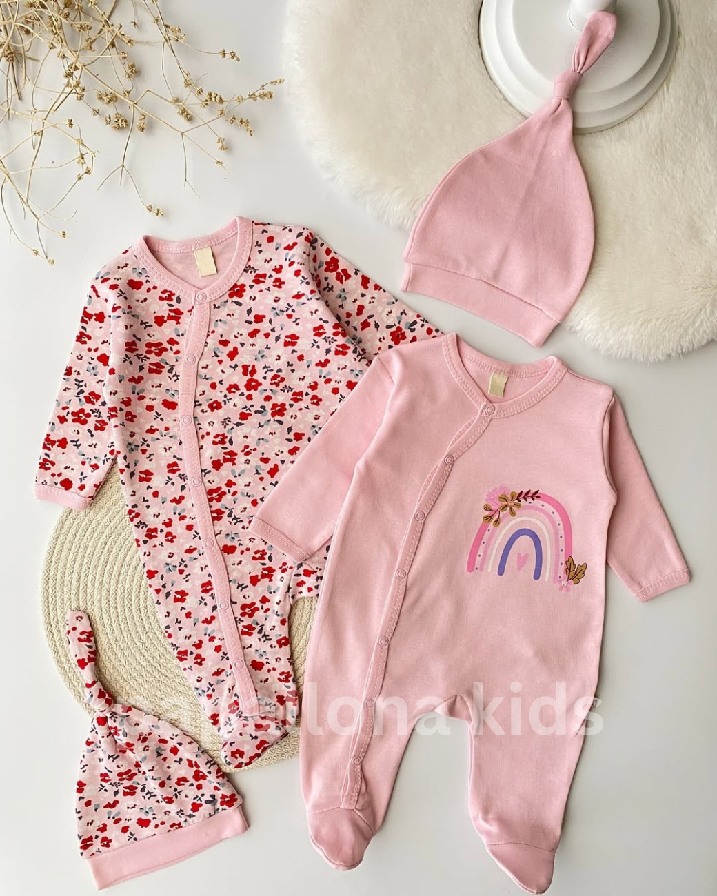 بدلتان ناعمتان للبنات بألوان وردية وزهرية مع قبعتين