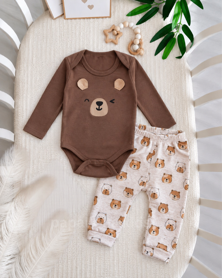 طقم بيبي قطني 3 قطع بتصميم الدب 🧸 – ناعم ومريح للاستخدام اليومي