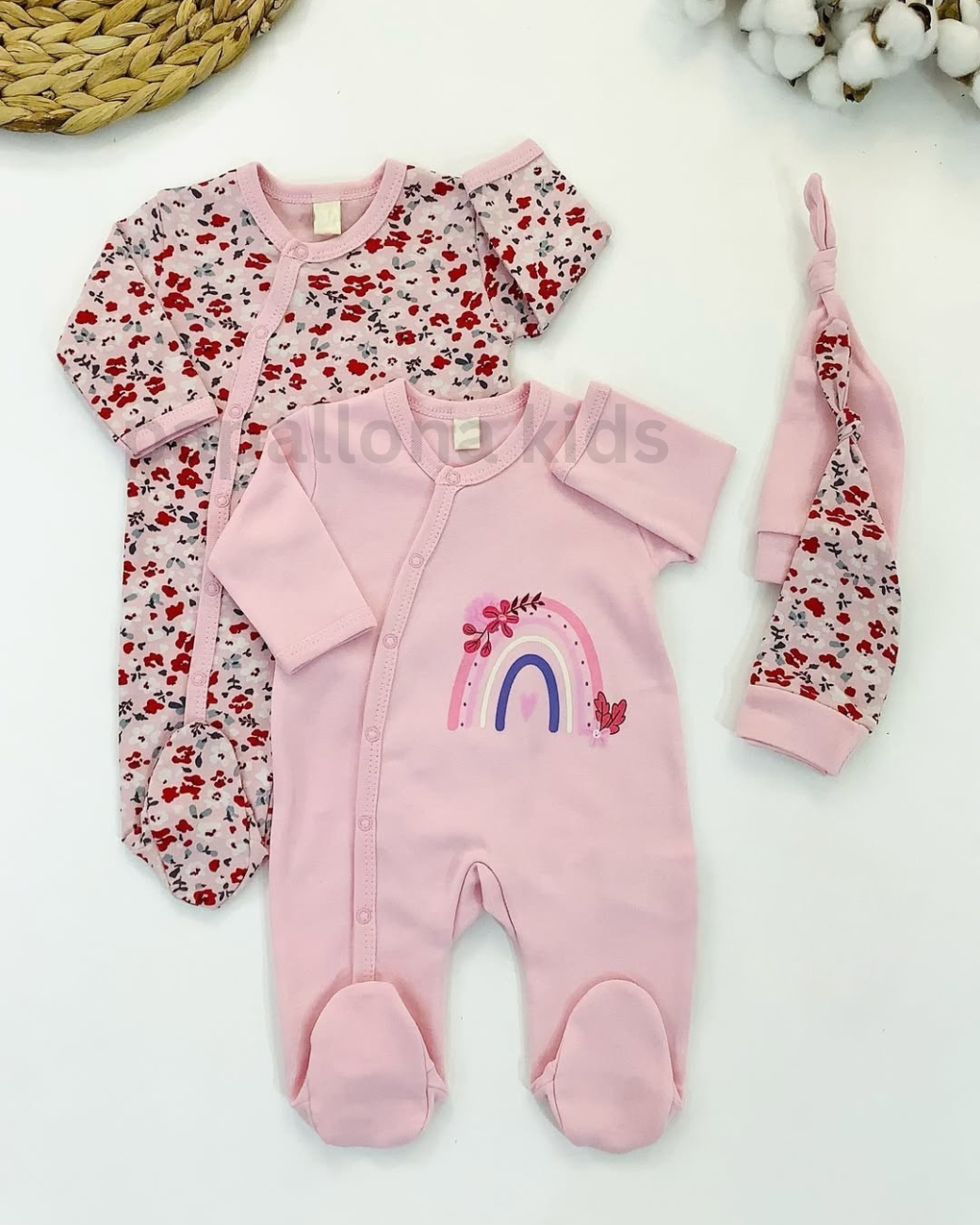 بدلتان ناعمتان للبنات بألوان وردية وزهرية مع قبعتين