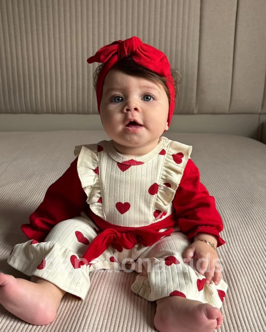 طقم رضّع بناتي بتصميم أنيق