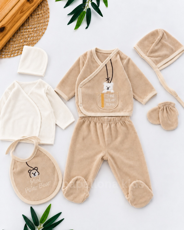 طقم مستشفى للمواليد 7 قطع – Velours ناعم بتصميم Mini Polar Bear 👶🤍🐻