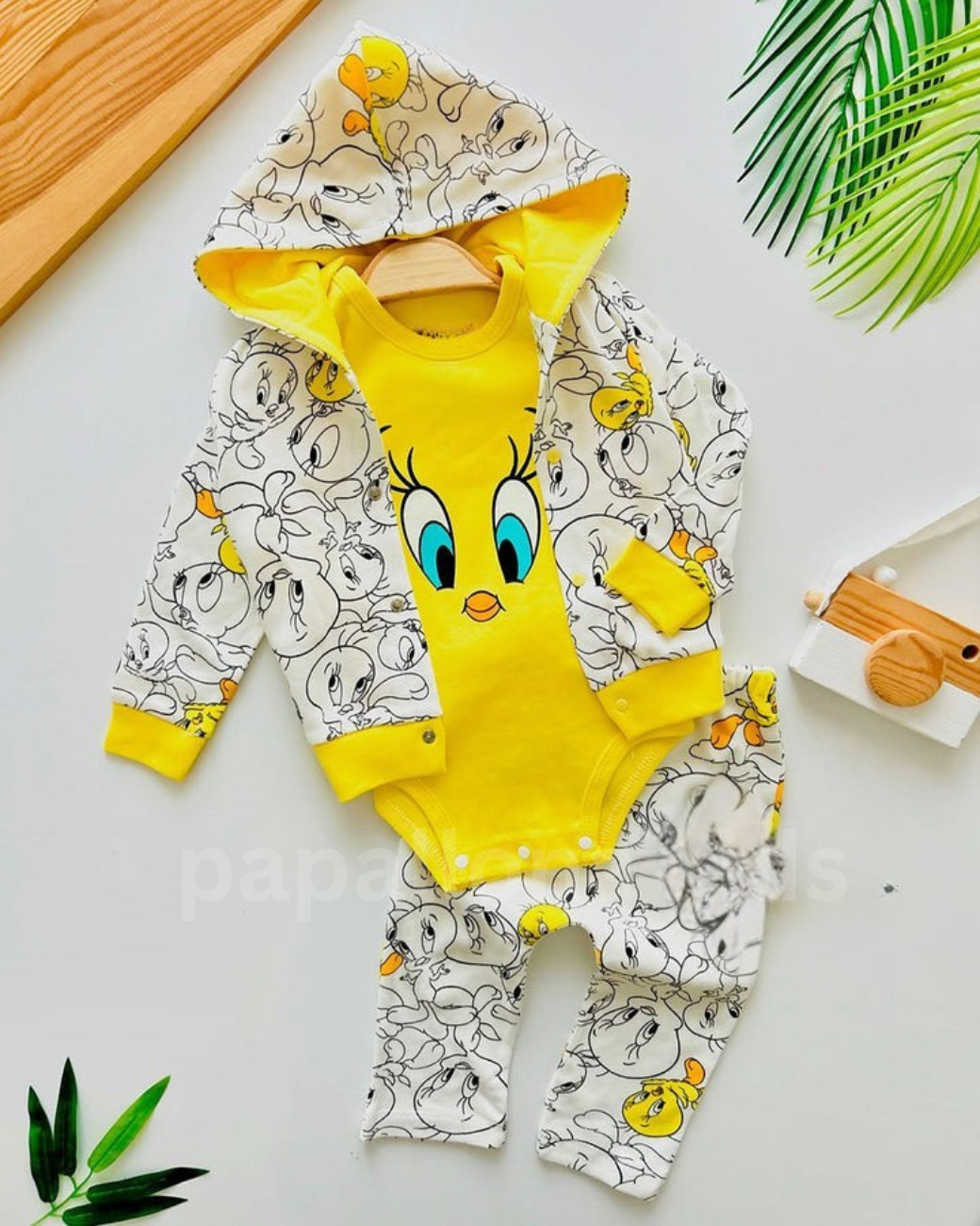 طقم بيبي ثلاث قطع بطبعة تويتي – 100% قطن