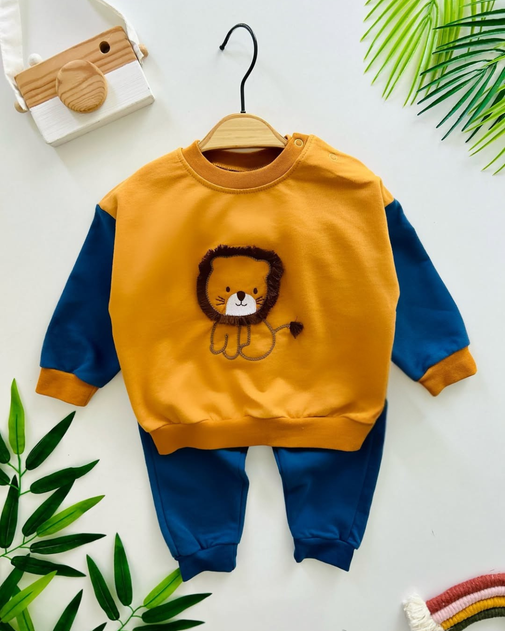 طقم أطفال شتوي ناعم وعالي الجودة برسمة أسد